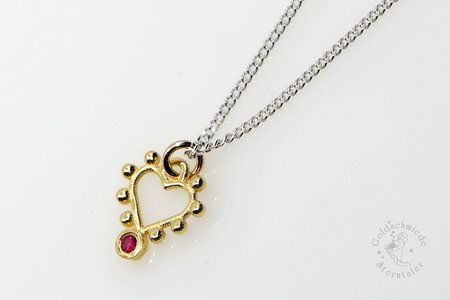 Halsschmuck aus Silber und Gold mit Rubin
