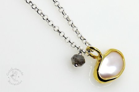 Halsschmuck aus Silber und Gold mit Perle und Spektrolith