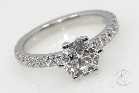 Weißgoldring und Brillant