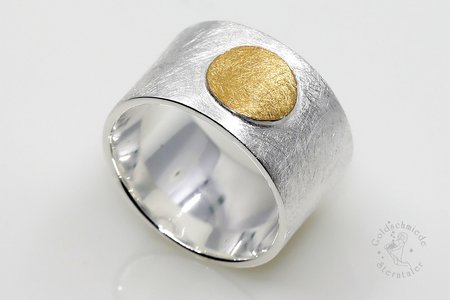Ring aus 925 Silber und 900 Gold
