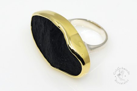 Ring aus Silber und Gold mit Lava
