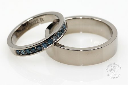 Trauringe aus Weißgold mit ice-blue Diamanten