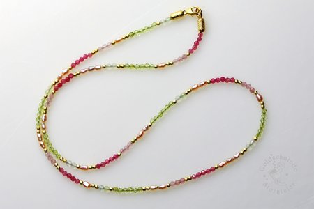 Halsschmuck mit Süßwasserperle, Peridot, Turmalin