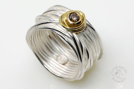 Ring aus Silber und Gold mit Diamant