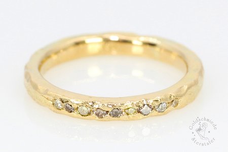Ring aus Gold mit Brillanten