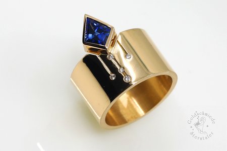 Ring aus Gold mit Tansanith und Brillanten