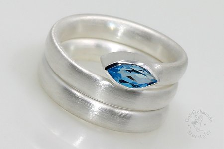 Ring aus 925 Silber mit Blautopas