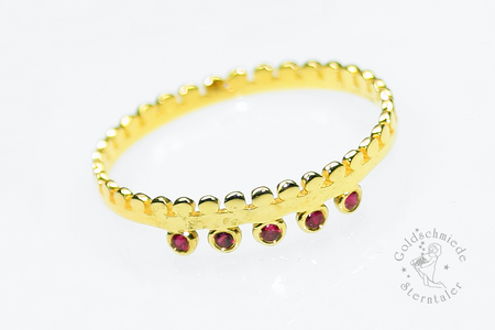 Ring aus Gold mit Rubinen