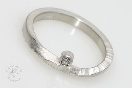 Ring aus 925 Silber mit Brillant