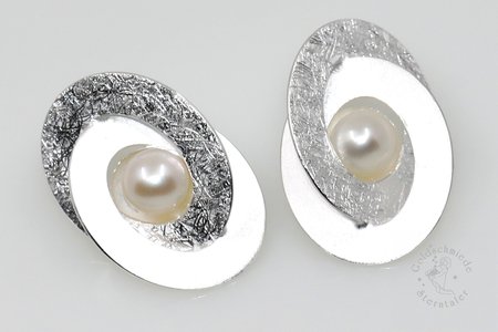 Ohrstecker in 925 Silber mit Süßwasserperle