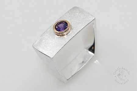 Ring aus Silber und Gold mit Amethyst
