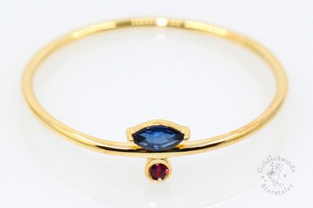 Ring aus Gold mit Saphir und Rubin
