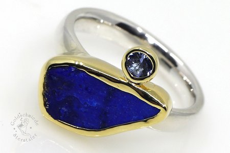 Ring in Silber und Gold mit Lapislazuli und Tansanith
