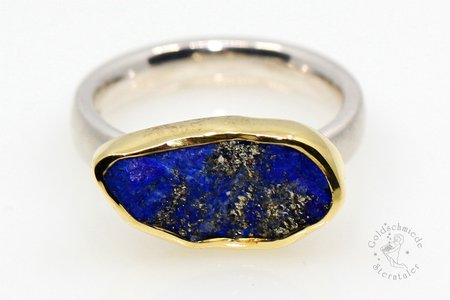 Ring aus Silber und Gold mit Lapislazuli
