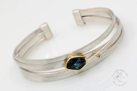 Armspange aus Silber mit Topas und Brillant