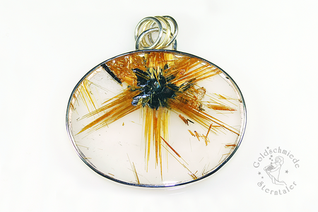 Schmuckanhänger aus Gold und Silber mit Rutilquarz