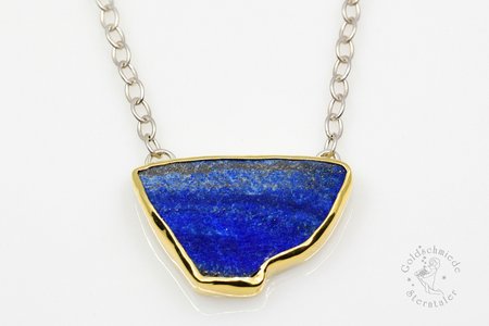 Halsschmuck aus Silber und Gold mit Lapislazuli