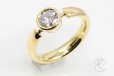 Ring aus Gold mit einem Brillanten